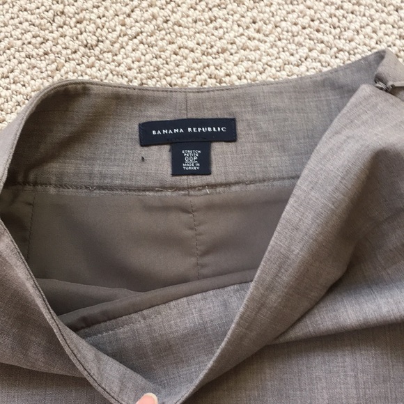 Classic Banana Republic suit jacket & skirt - Picture 5 of 7